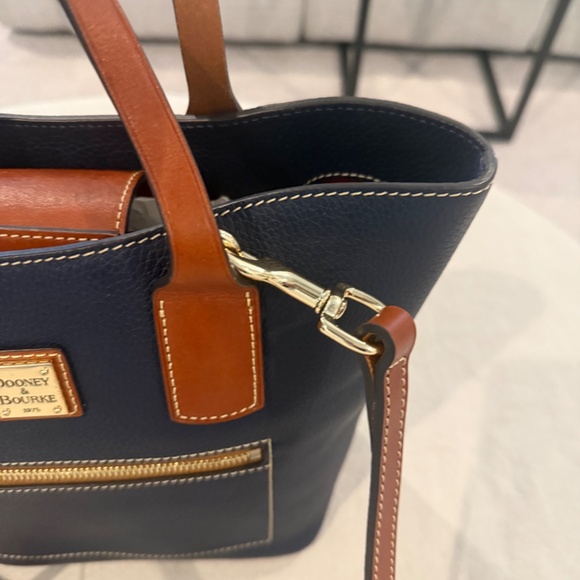 Dooney & Bourke Est. 1975 Navy & Tan Leather Bag - Picture 6 of 9